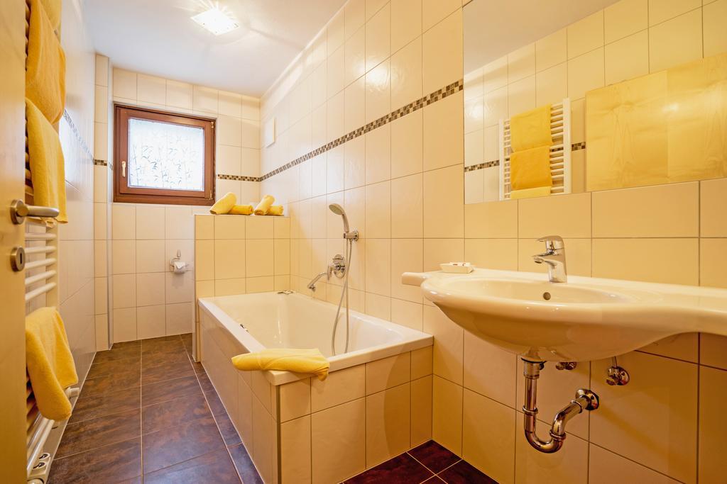 Hotel Haus Stampfer Weissensee Habitación foto
