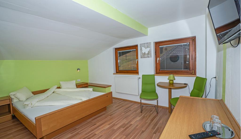 Hotel Haus Stampfer Weissensee Habitación foto