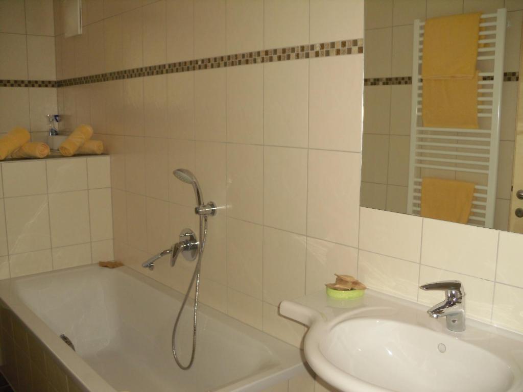 Hotel Haus Stampfer Weissensee Habitación foto